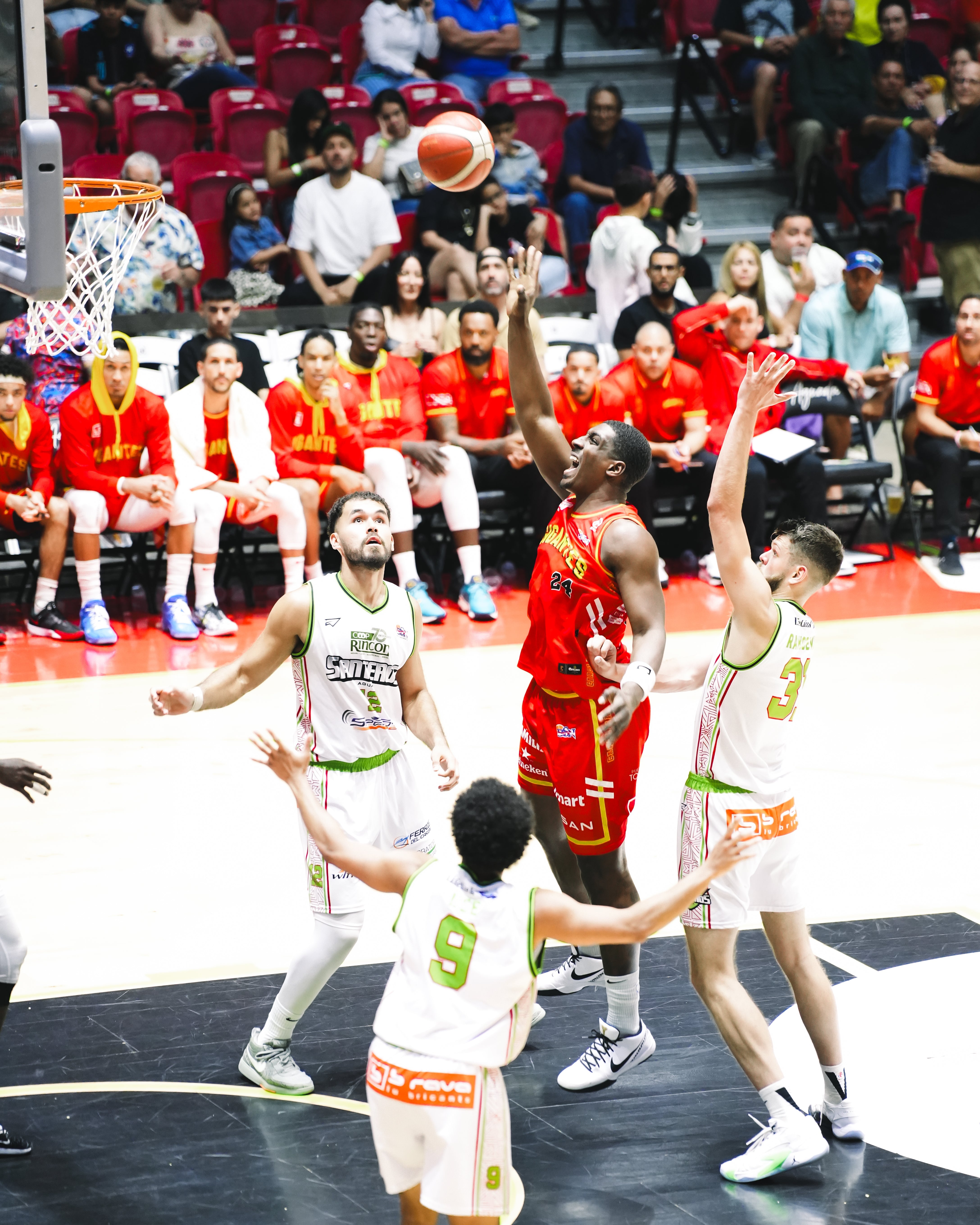 Santeros hechizan a los Gigantes en la "Chavalillo"