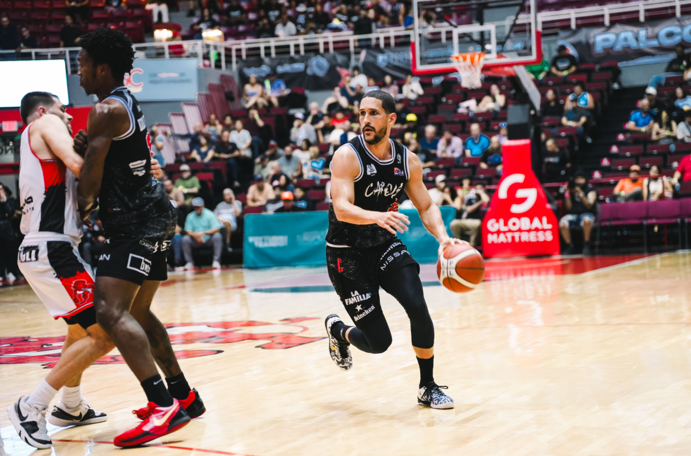 Leones defienden su cueva ante los Gigantes