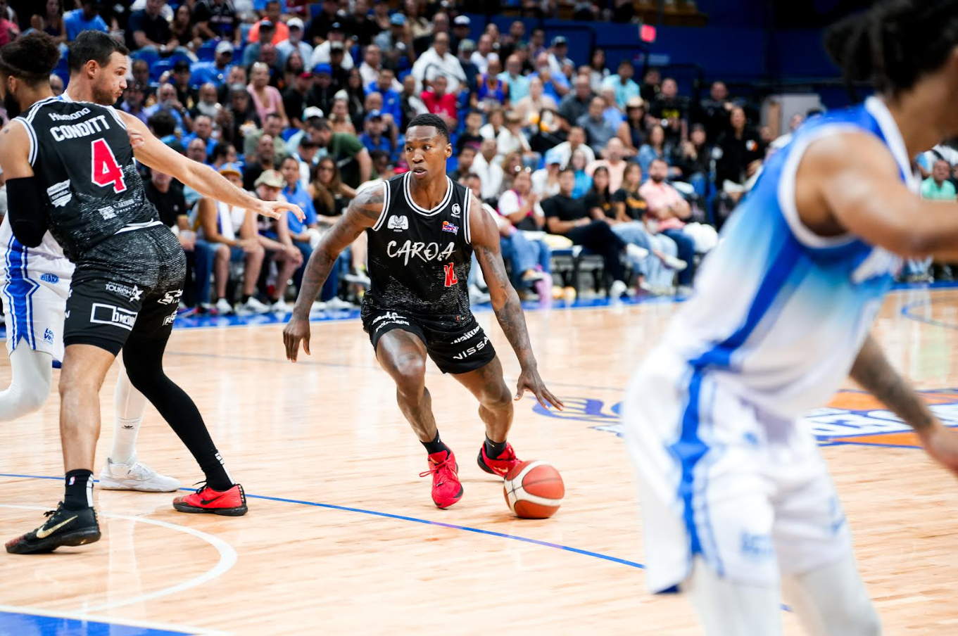 Contra la pared los Gigantes ante los Vaqueros