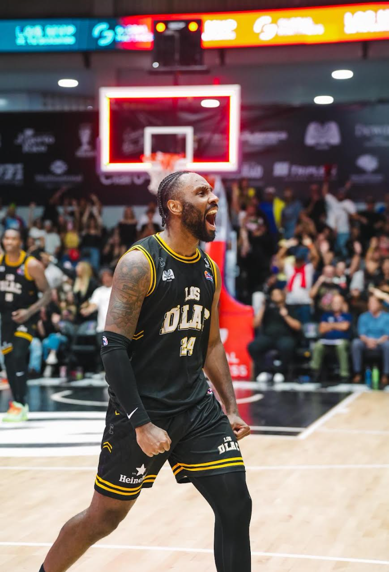 Remontada Gigante en la Mangual deja pegaos a los Vaqueros de Bayamón 77-76.