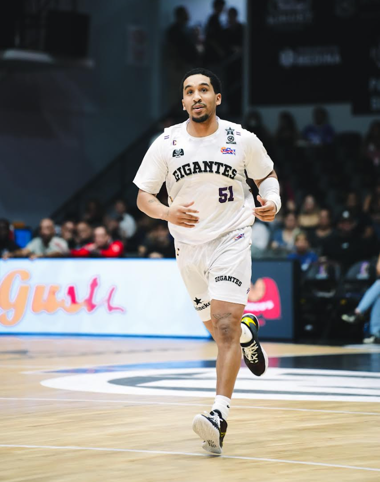 Gigantes dominan a los Leones en la Mangual con 24 puntos de Waters