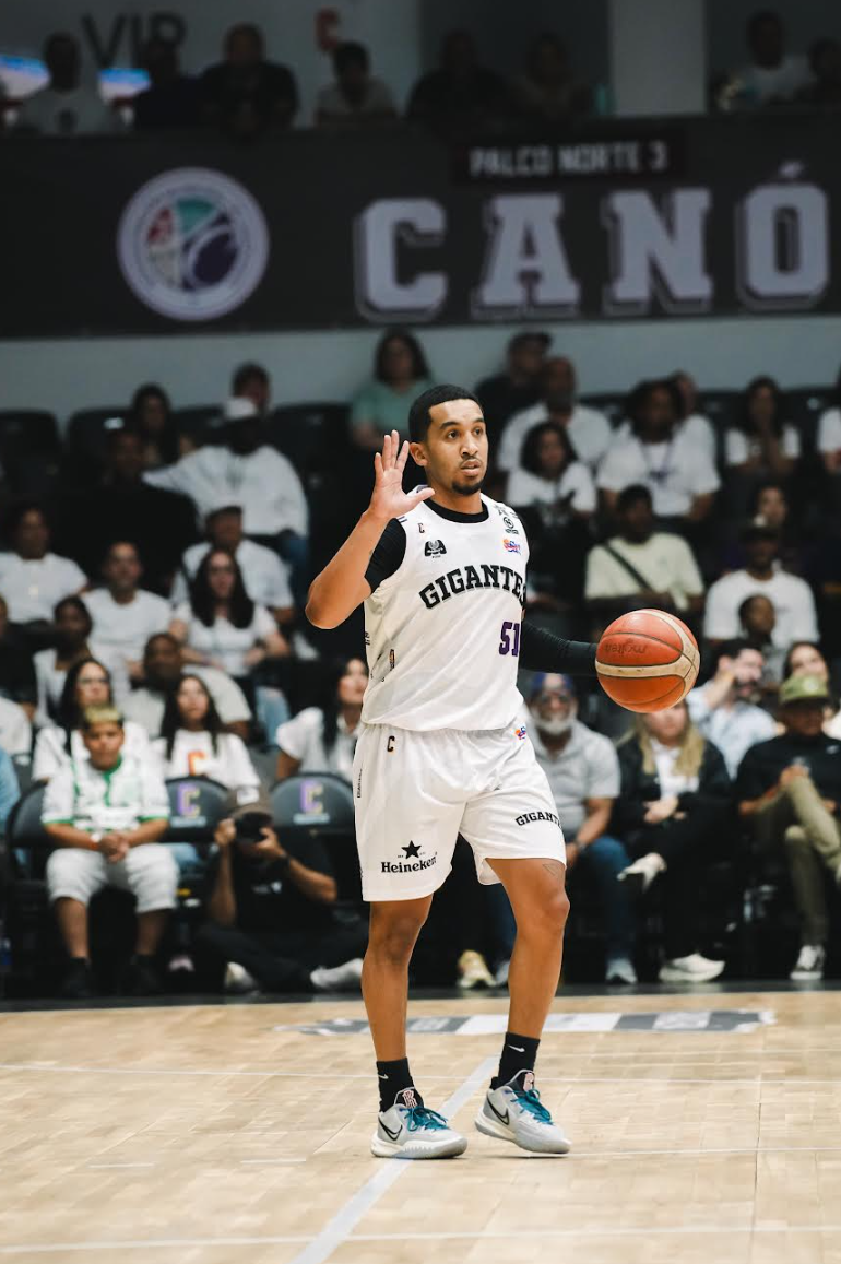 Waters anota 39 puntos pero los Gigantes caen ante los Atléticos